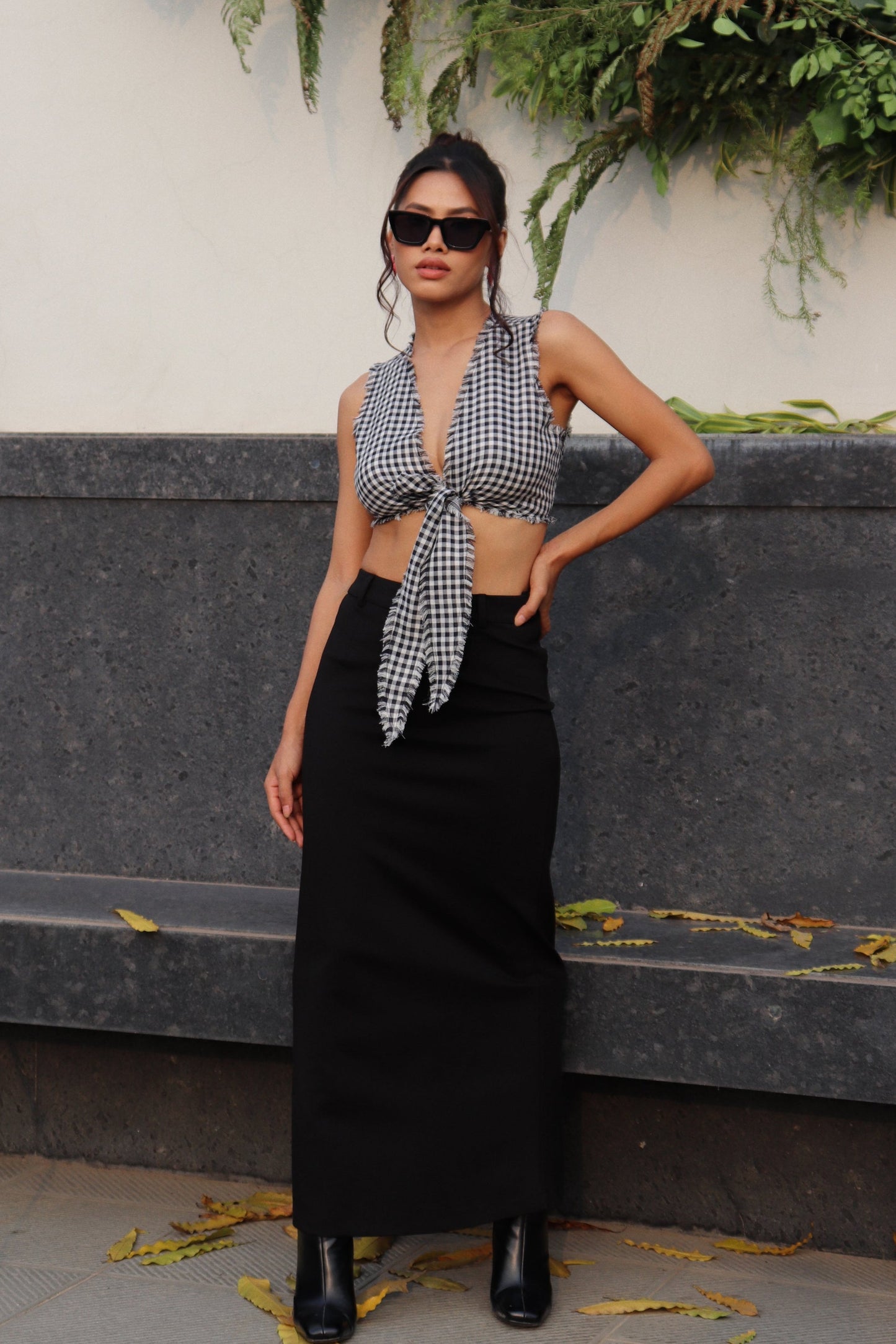 BLACK AND WHITE GINGHAM KNOT CROP TOP